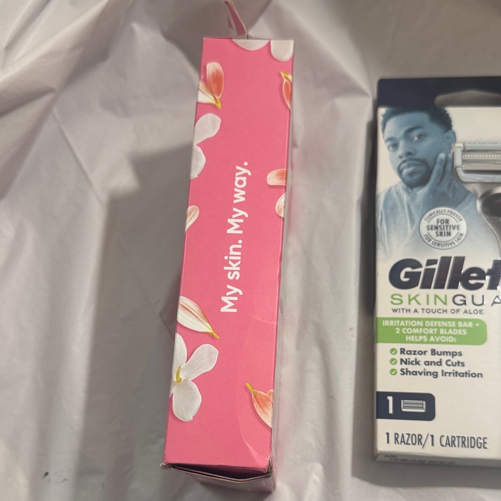 Gillette Venus ComfortGlide Razor Set - Picture 3 of 7